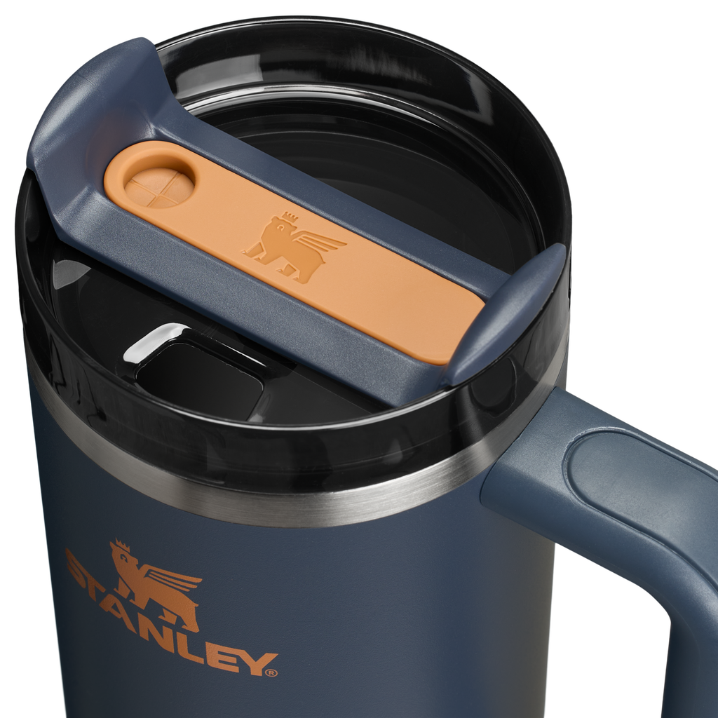 Double-Wall Vacuum The Quencher H2.0 Flowstate Tumbler D030T - Double-Wall Vacuum Insulated Travel Tumbler with Straw Detail